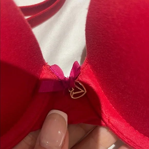 Victoria Secret Red Push-up - Picture 3 of 4